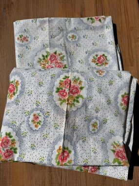 LADY PEPPERELL Vintage Percale Floral Twin Sheet Set Flat Sheet & Fitted Sheet